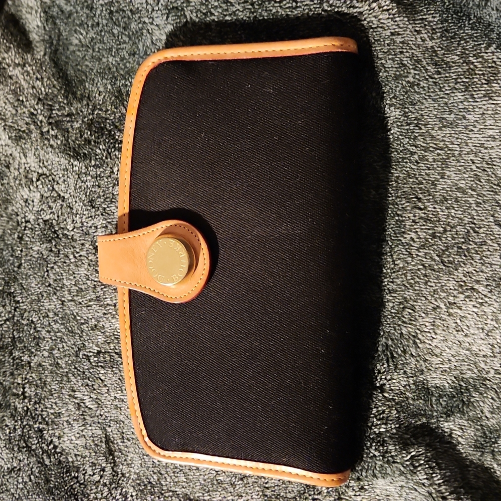 COPY - Dooney and Bourke Wallet